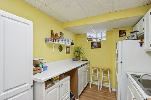 Tiny photo for 2300 Bellaire Court, Des Plaines, IL 60016 (MLS # 12529435)