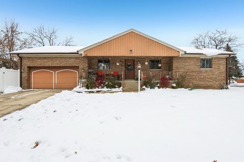 Photo of 2300 Bellaire Court, Des Plaines, IL 60016 (MLS # 12529435)