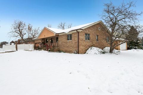 Tiny photo for 2300 Bellaire Court, Des Plaines, IL 60016 (MLS # 12529435)