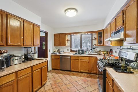 Tiny photo for 2300 Bellaire Court, Des Plaines, IL 60016 (MLS # 12529435)