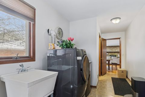 Tiny photo for 2300 Bellaire Court, Des Plaines, IL 60016 (MLS # 12529435)