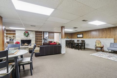 Tiny photo for 2300 Bellaire Court, Des Plaines, IL 60016 (MLS # 12529435)