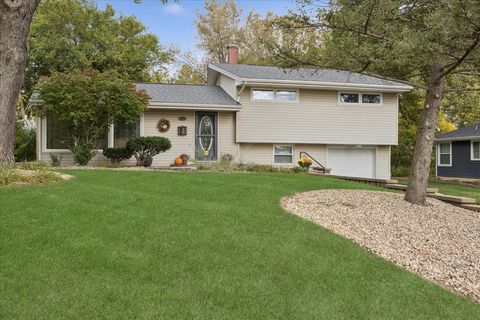 Photo of 305 Poplar Lane, New Lenox, IL 60451 (MLS # 12499436) Photo of 305 Poplar Lane, New Lenox, IL 60451 (MLS # 12499436)