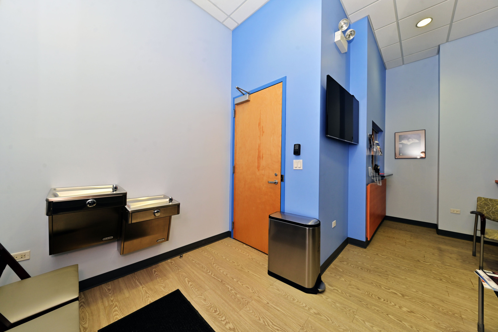 2734 N Lincoln Avenue 1