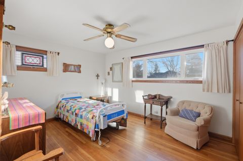 Tiny photo for 731 N Gibbons Avenue, Arlington Heights, IL 60004 (MLS # 12590160)