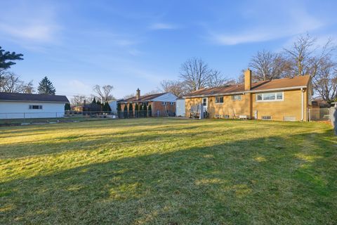 Tiny photo for 731 N Gibbons Avenue, Arlington Heights, IL 60004 (MLS # 12590160)