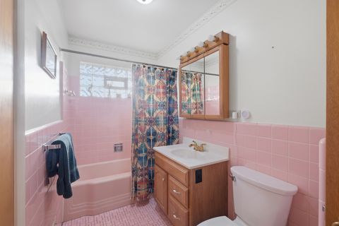 Tiny photo for 731 N Gibbons Avenue, Arlington Heights, IL 60004 (MLS # 12590160)