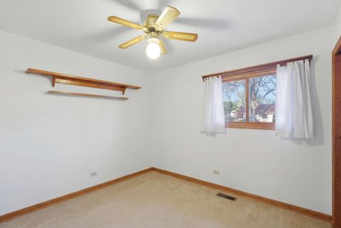 Tiny photo for 731 N Gibbons Avenue, Arlington Heights, IL 60004 (MLS # 12590160)