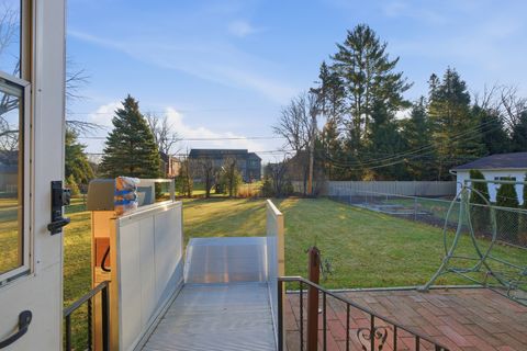 Tiny photo for 731 N Gibbons Avenue, Arlington Heights, IL 60004 (MLS # 12590160)