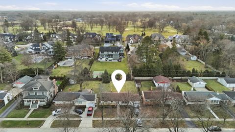 Tiny photo for 731 N Gibbons Avenue, Arlington Heights, IL 60004 (MLS # 12590160)