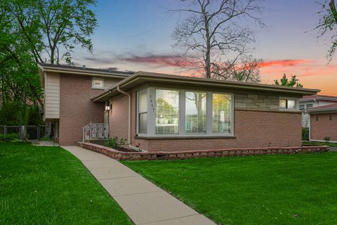 Photo of 9447 Overhill Avenue, Morton Grove, IL 60053 (MLS # 12631998)