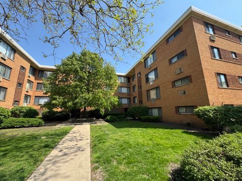 2704 W LUNT Avenue 103 Chicago IL 60645