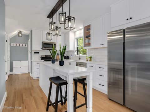 Tiny photo for 525 N Stone Avenue, La Grange Park, IL 60526 (MLS # 12622664)