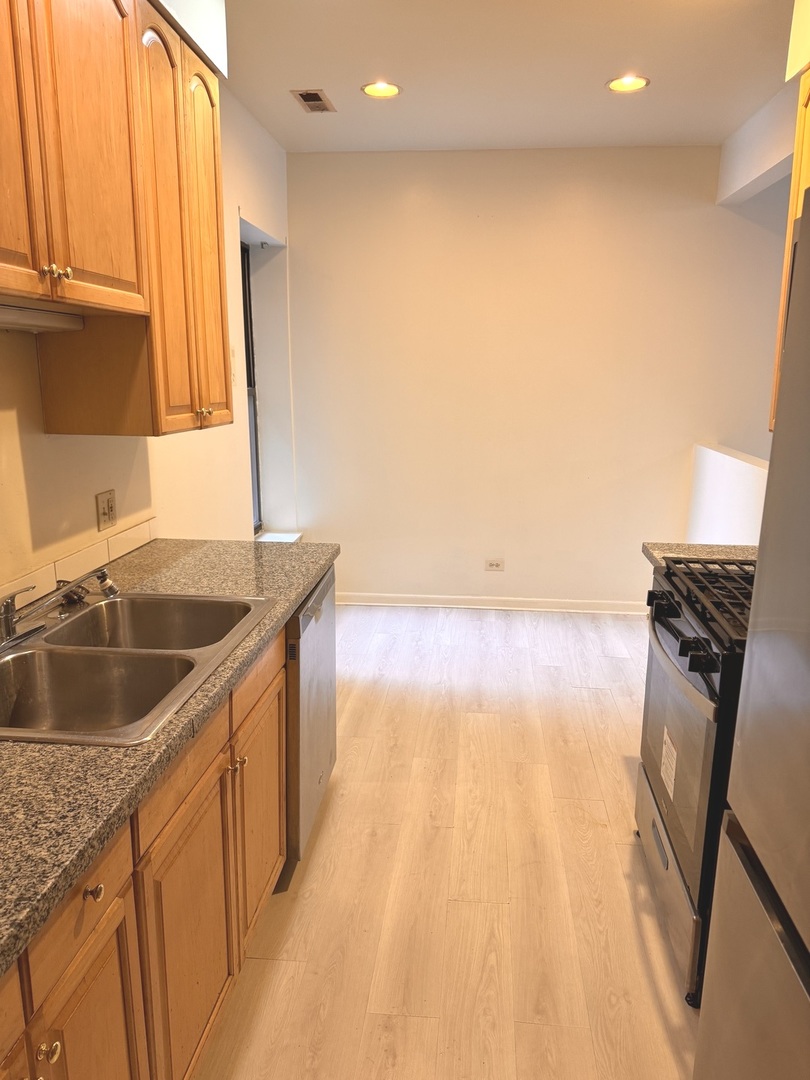 4615 S Michigan Avenue 2S