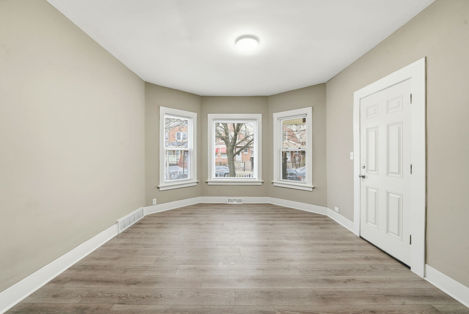 1217 N Harding Avenue