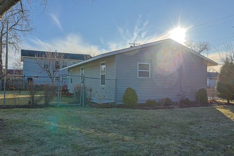 Tiny photo for 1501 Pawnee Road, Carpentersville, IL 60110 (MLS # 12550318)