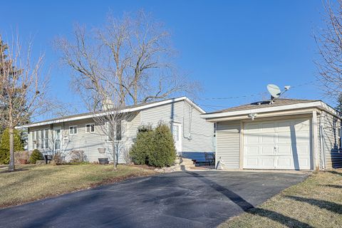 Tiny photo for 1501 Pawnee Road, Carpentersville, IL 60110 (MLS # 12550318)