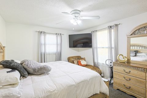 Tiny photo for 1501 Pawnee Road, Carpentersville, IL 60110 (MLS # 12550318)