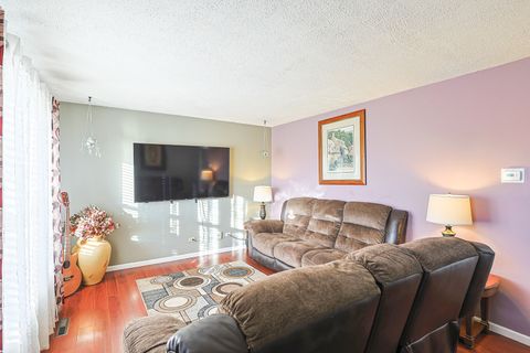 Tiny photo for 1501 Pawnee Road, Carpentersville, IL 60110 (MLS # 12550318)