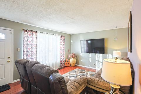 Tiny photo for 1501 Pawnee Road, Carpentersville, IL 60110 (MLS # 12550318)