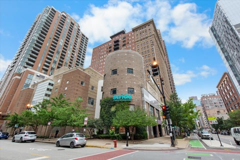 Photo of 40 E 9TH Street #1205, Chicago, IL 60605 (MLS # 12717817)