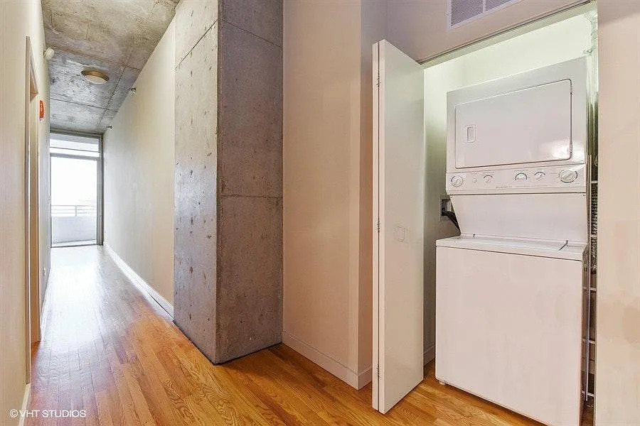 1720 S Michigan Avenue 2305