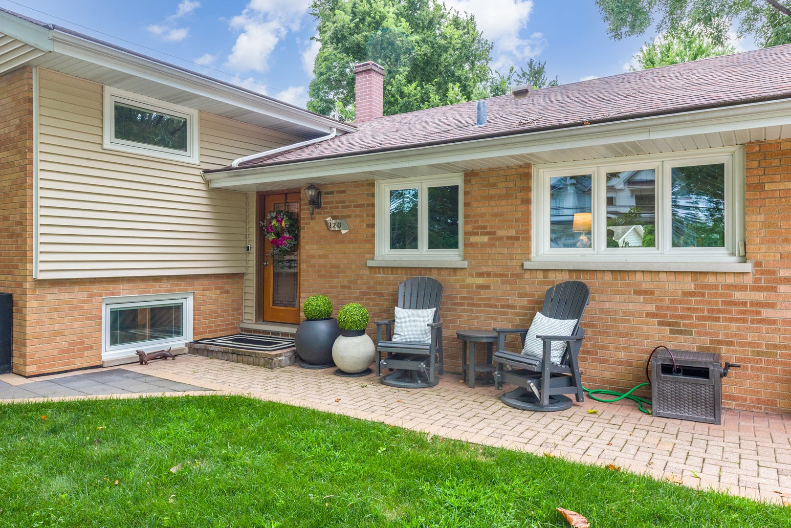 220 E Hillside Road