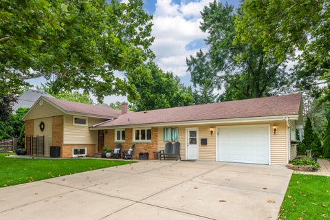 Photo of 220 E Hillside Road, Naperville, IL 60540 (MLS # 12774972)