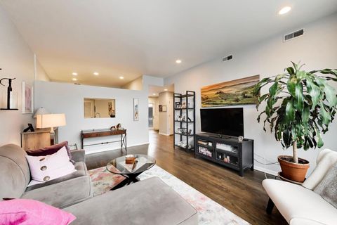 Tiny photo for 1962 W Lawrence Avenue #201, Chicago, IL 60640 (MLS # 12611456)