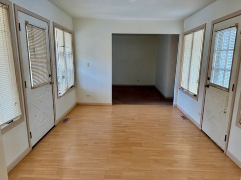 Tiny photo for 740 N Elmwood Drive, Aurora, IL 60506 (MLS # 12530127)