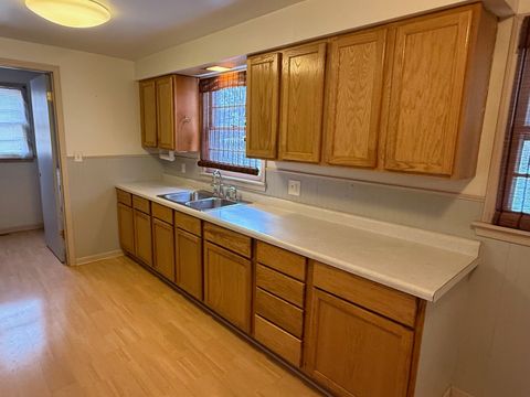 Tiny photo for 740 N Elmwood Drive, Aurora, IL 60506 (MLS # 12530127)