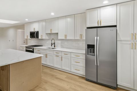 Tiny photo for 4951 Crest Court, Country Club Hills, IL 60478 (MLS # 12578626)