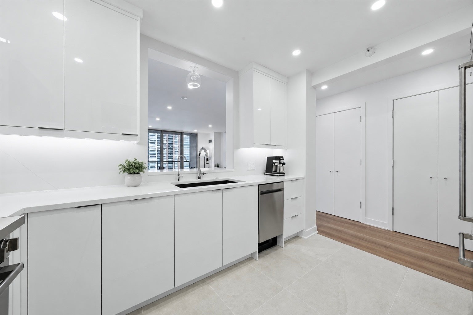 420 E WATERSIDE Drive 1109