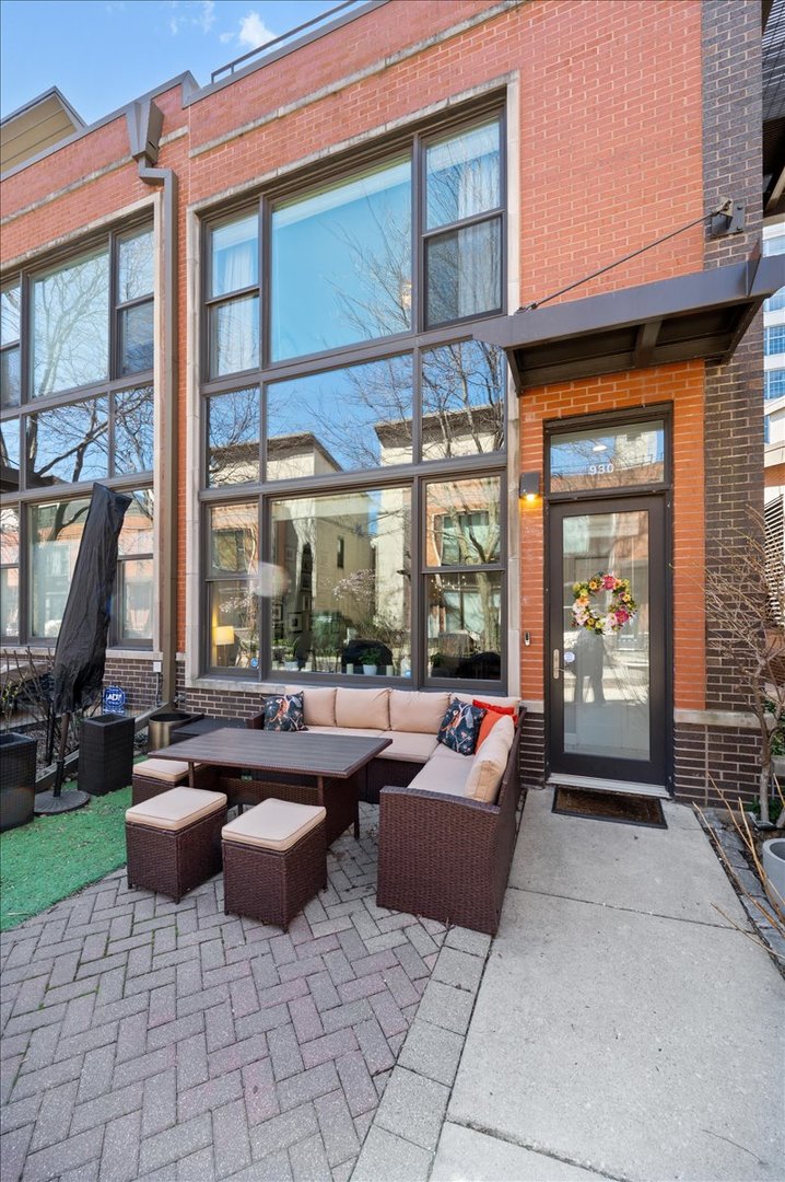 930 N Howe Street 930