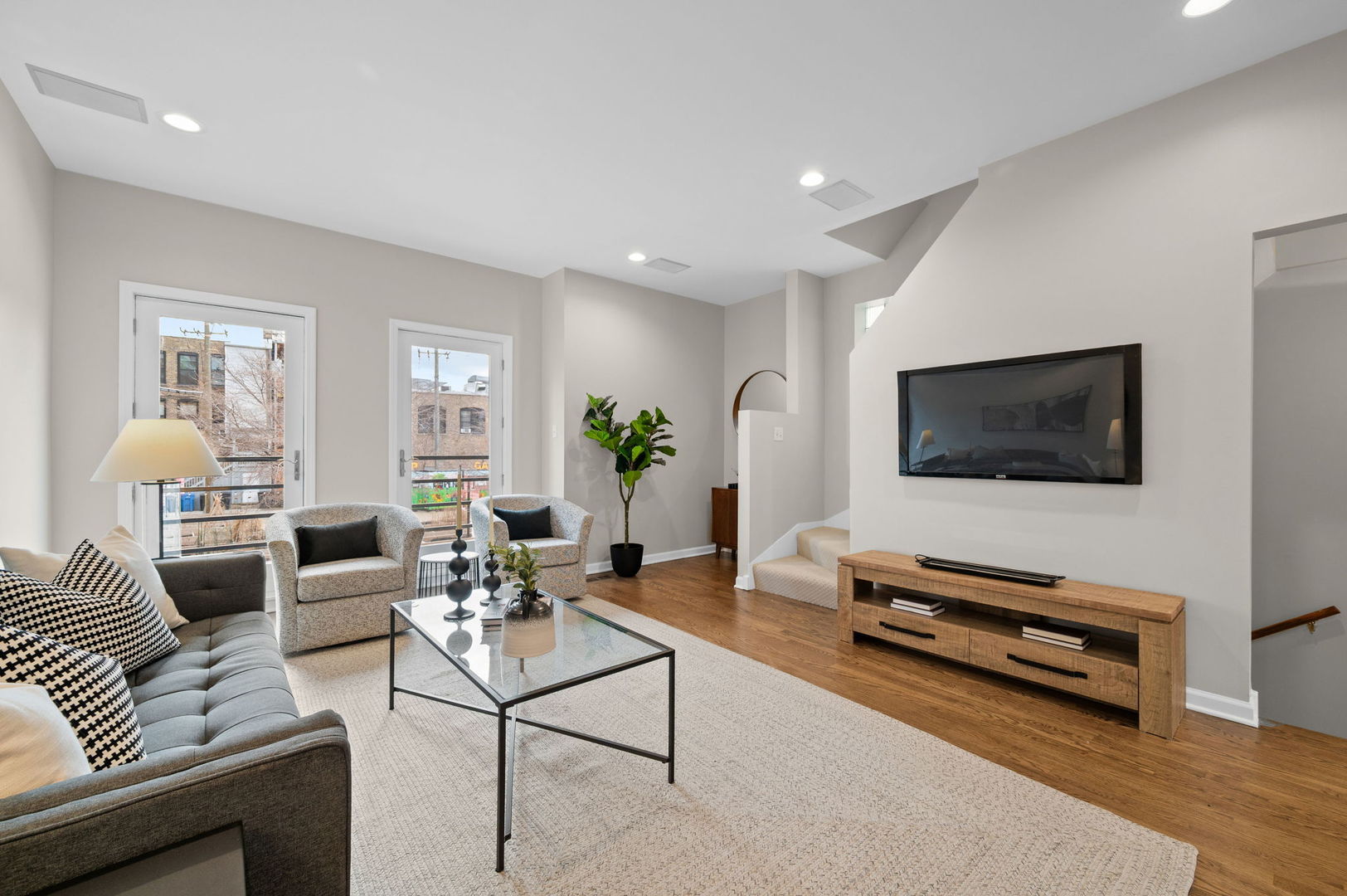 4633 N Winthrop Avenue