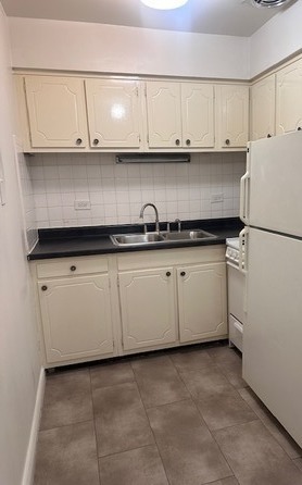 6128 N KENMORE Avenue 404