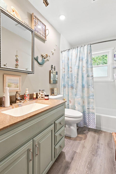 Tiny photo for 204 Chestnut Street, LeClaire, IA 52753 (MLS # 12778767)