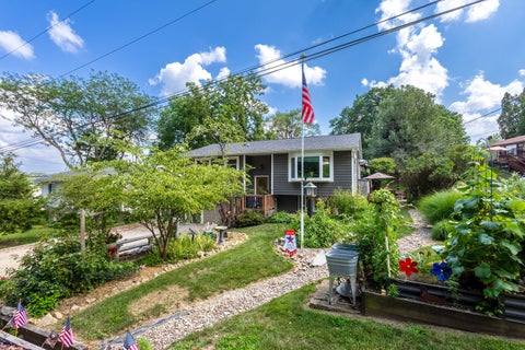 Tiny photo for 204 Chestnut Street, LeClaire, IA 52753 (MLS # 12778767)