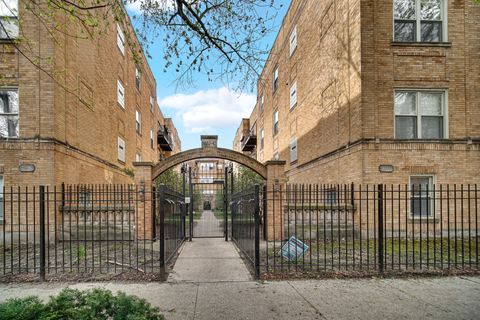 Photo of 1643 W FARWELL Avenue #1N, Chicago, IL 60626 (MLS # 12623935)