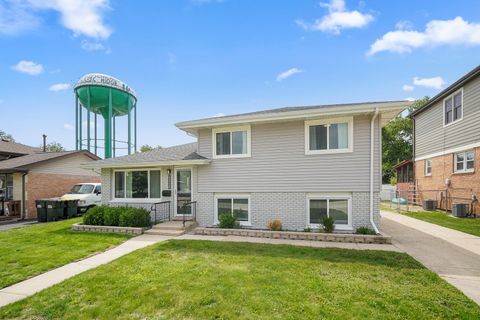 Tiny photo for 10403 Barnard Drive, Chicago Ridge, IL 60415 (MLS # 12656351)