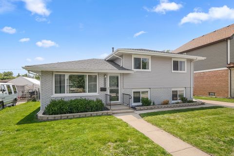 Photo of 10403 Barnard Drive, Chicago Ridge, IL 60415 (MLS # 12656351)