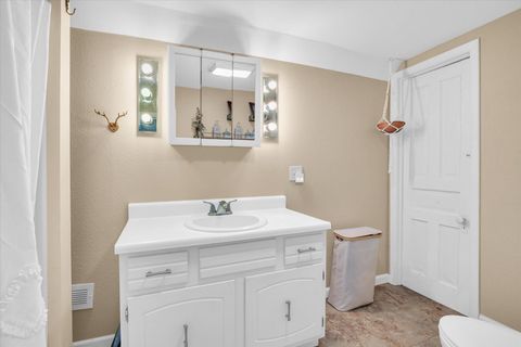 Tiny photo for 719 E Allen Street, Farmer City, IL 61842 (MLS # 12613555)
