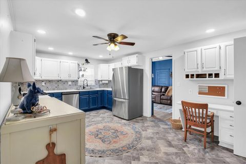 Tiny photo for 719 E Allen Street, Farmer City, IL 61842 (MLS # 12613555)