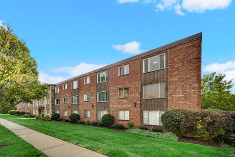 Tiny photo for 10210 Washington Avenue #311, Oak Lawn, IL 60453 (MLS # 12393144)