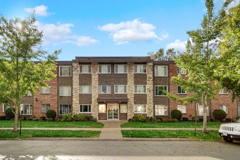 Tiny photo for 10210 Washington Avenue #311, Oak Lawn, IL 60453 (MLS # 12393144)
