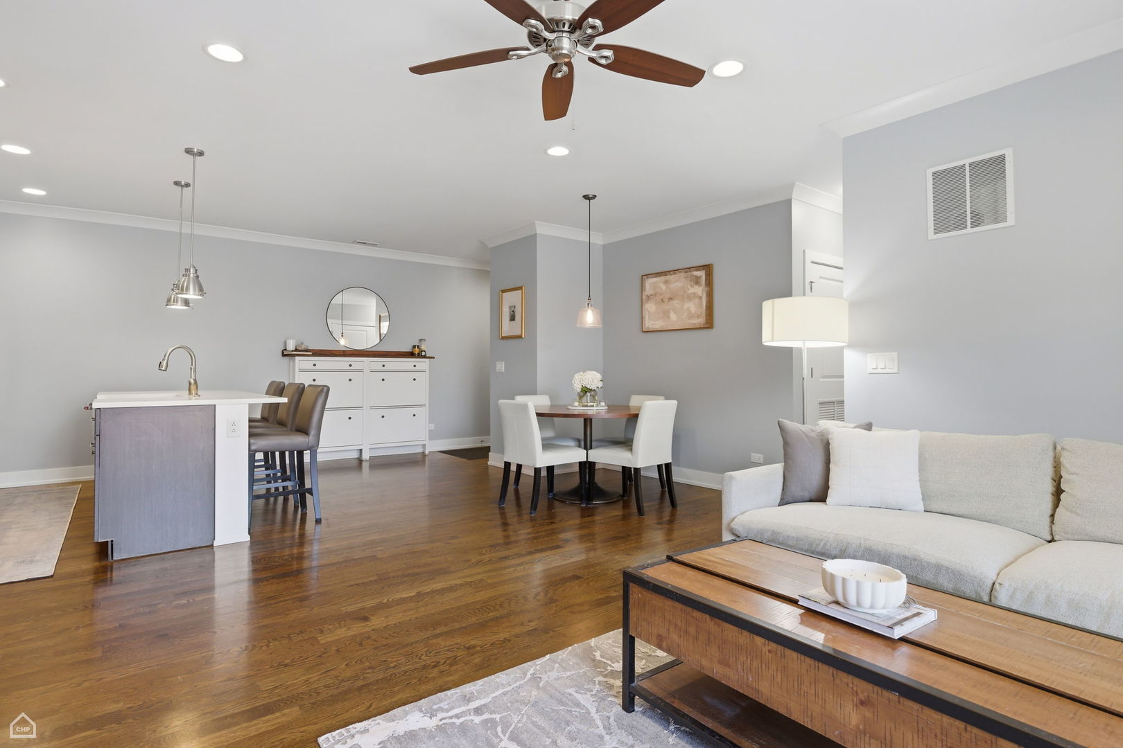 3047 N Oakley Avenue 205