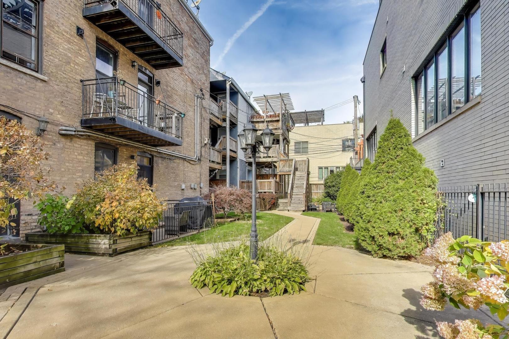 1920 W Dickens Avenue 1R