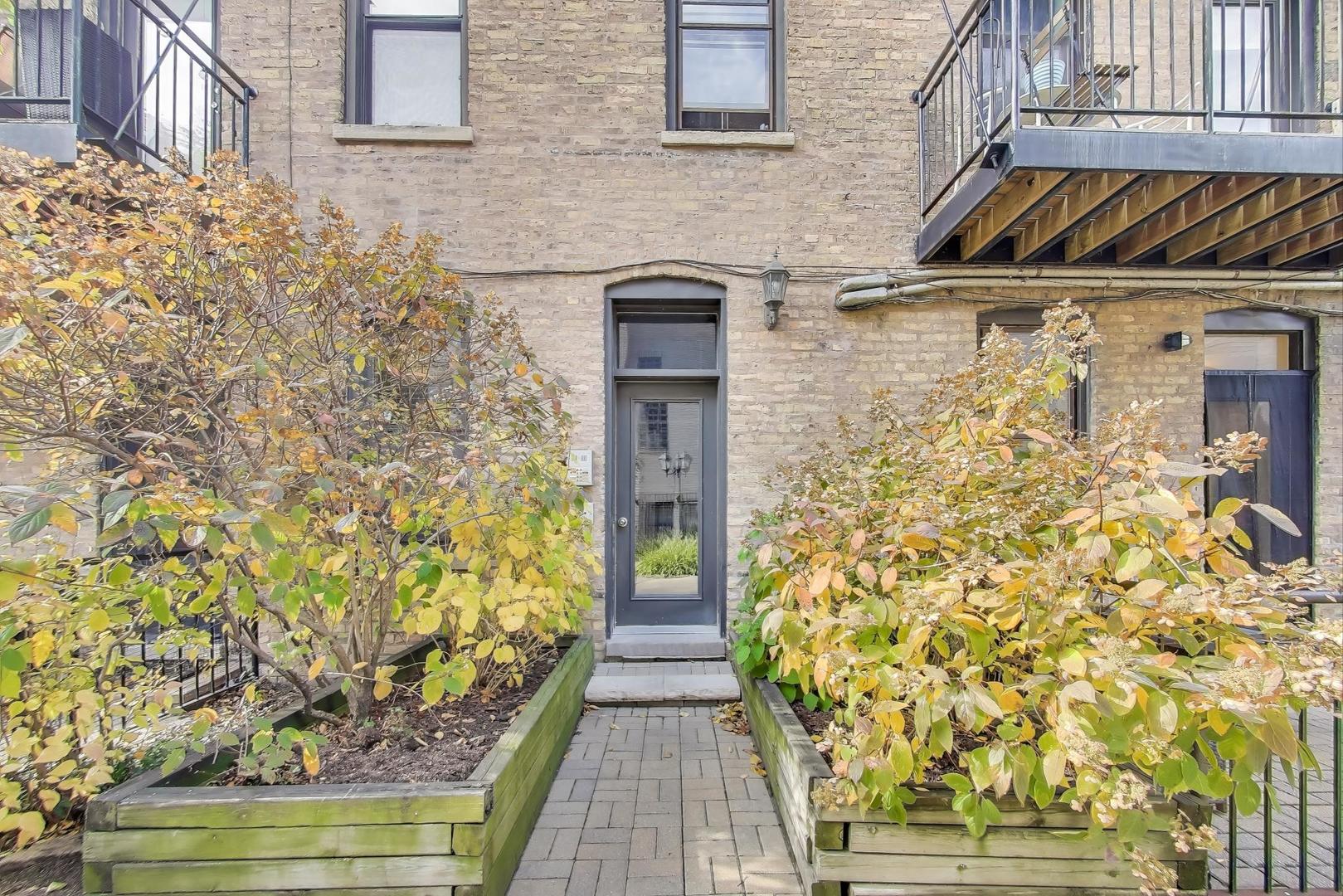 1920 W Dickens Avenue 1R