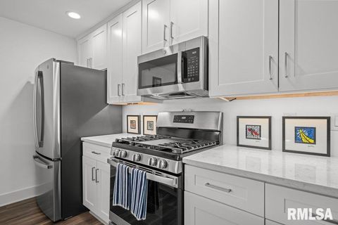 Tiny photo for 3043 Shanes Way #3043, Bettendorf, IA 52722 (MLS # 12585480)