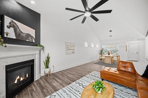 Tiny photo for 3043 Shanes Way #3043, Bettendorf, IA 52722 (MLS # 12585480)